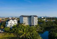 Shining Riverside Boutique and Spa