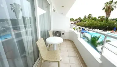 Side Beach Club