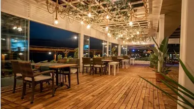 Side Beach Club