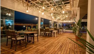 Side Beach Club