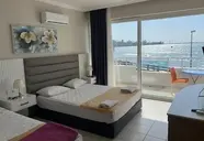 Side Beach Club