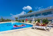 Side Beach Club
