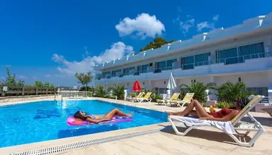 Side Beach Club