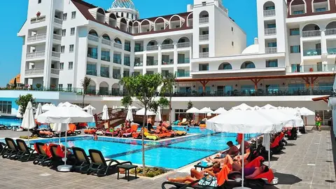 Hotel Side Crown Serenity