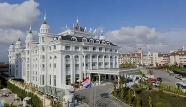 Side Royal Palace