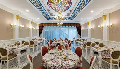 Side Royal Palace