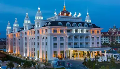 Side Royal Palace