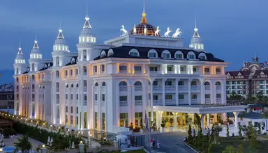 Side Royal Palace