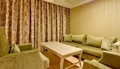 Side Star Resort