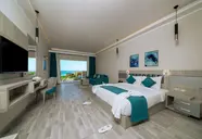 Sirena Beach Resort & Spa