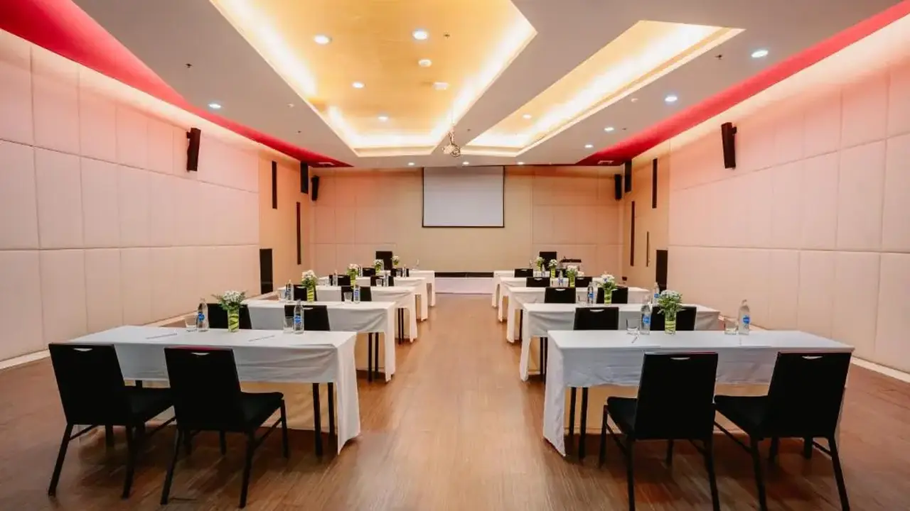 Sleep With Me Hotel - Design Hotel At Patong