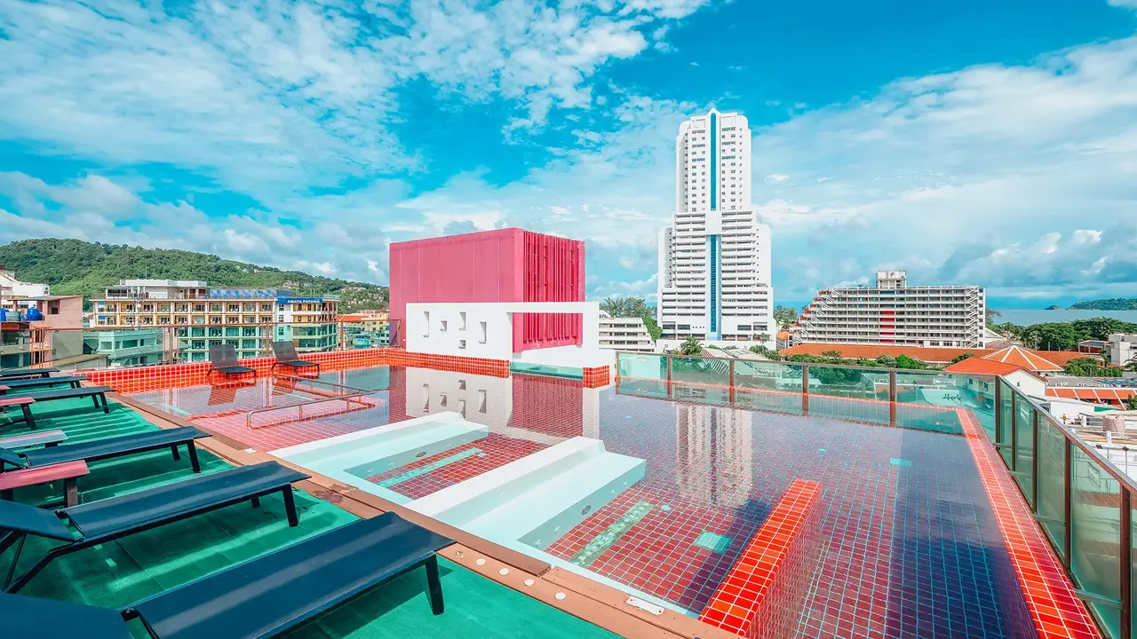Sleep With Me Hotel - Design Hotel At Patong