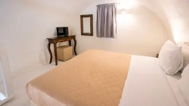 Smy Santorini Suites & Villas