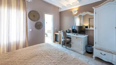 Smy Santorini Suites & Villas