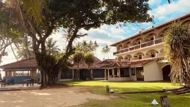 Sri Gemunu Beach Resort