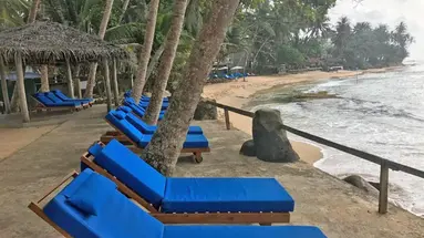 Sri Gemunu Beach Resort