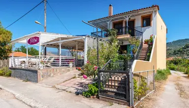 Studia Nikos