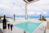 Suite Home Santorini