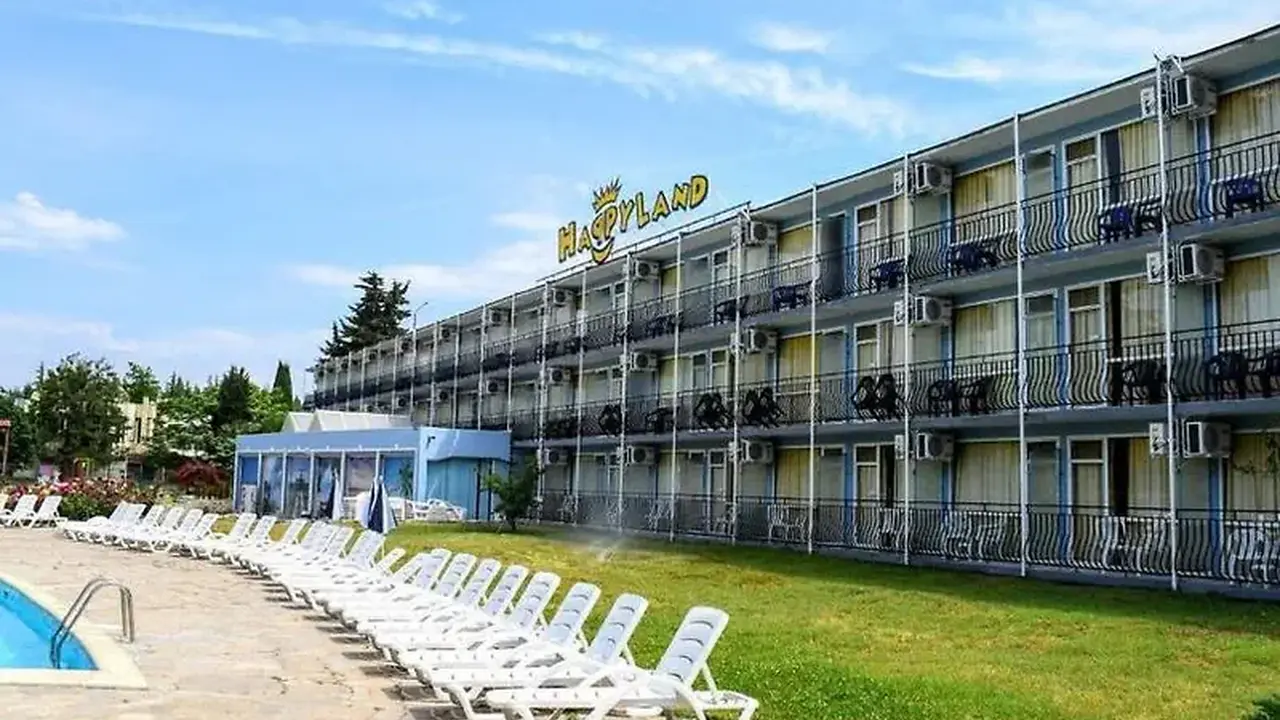 Sunny Beach Garden