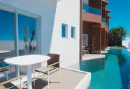Tarra Seaside