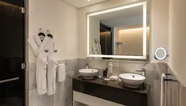 Th8 Palm Dubai Beach Resort Vignette Collection