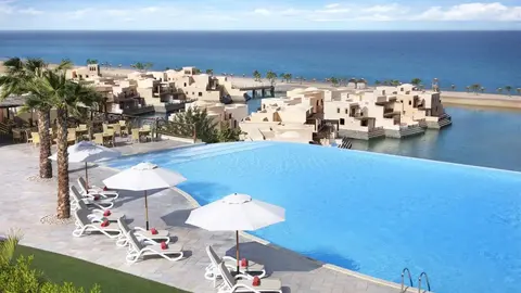 Hotel The Cove Rotana Resort