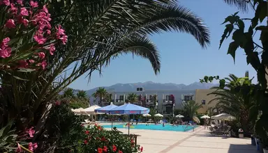 Tigaki Beach