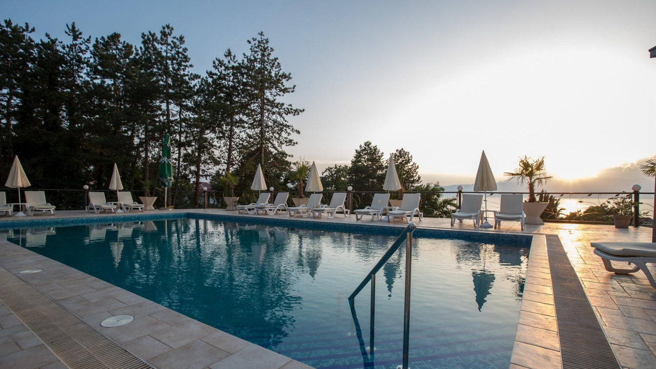 Tino Sveti Stefan