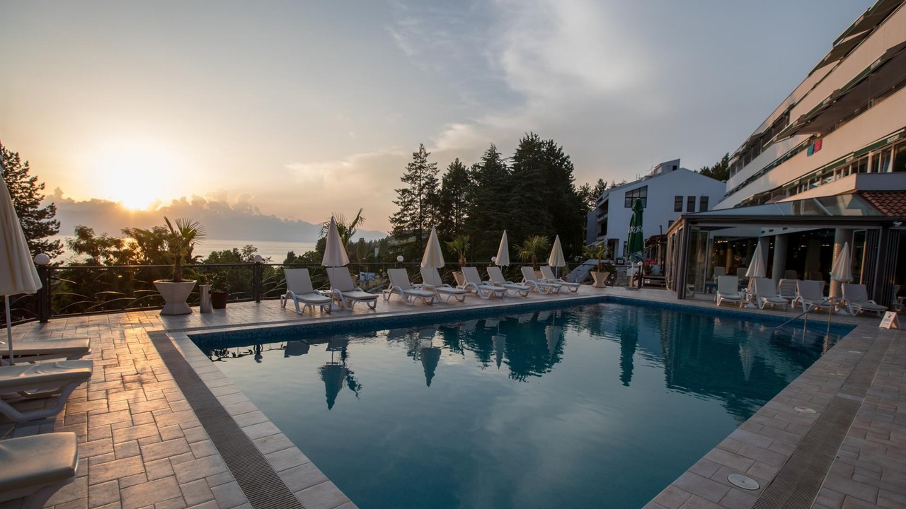 Tino Sveti Stefan