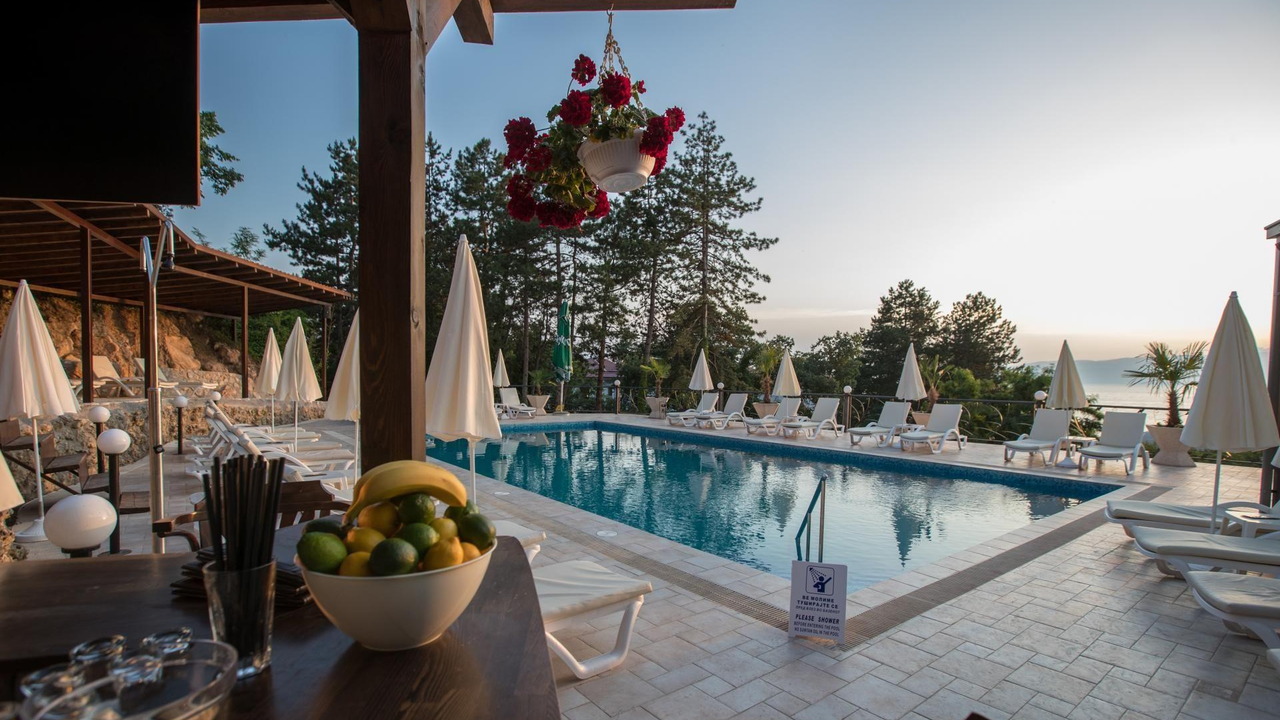 Tino Sveti Stefan