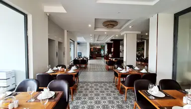 Tom Hill Resort & Spa