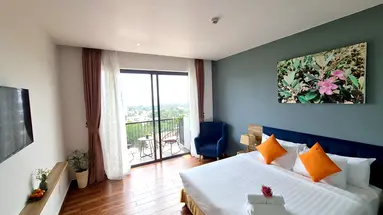 Tom Hill Resort & Spa
