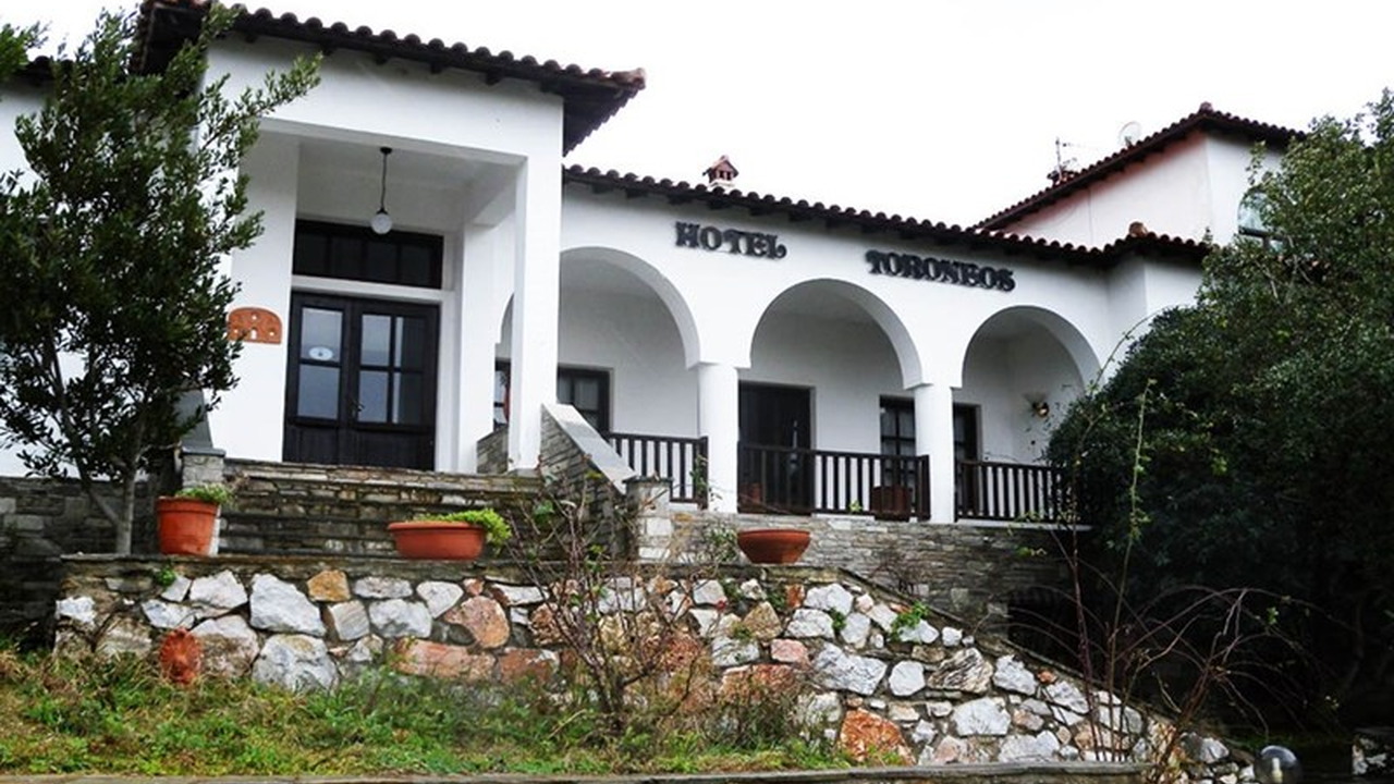 Toroneos