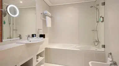 Tryp by Wyndham Abu Dhabi City Center