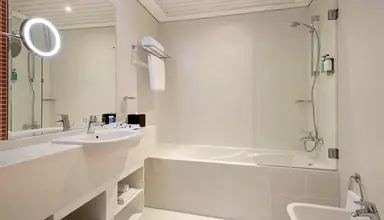 Tryp by Wyndham Abu Dhabi City Center