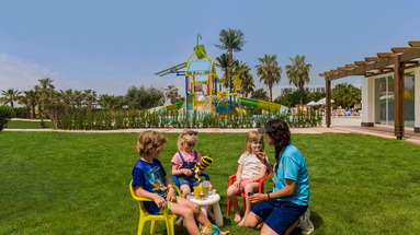 TUI FAMILY LIFE Side