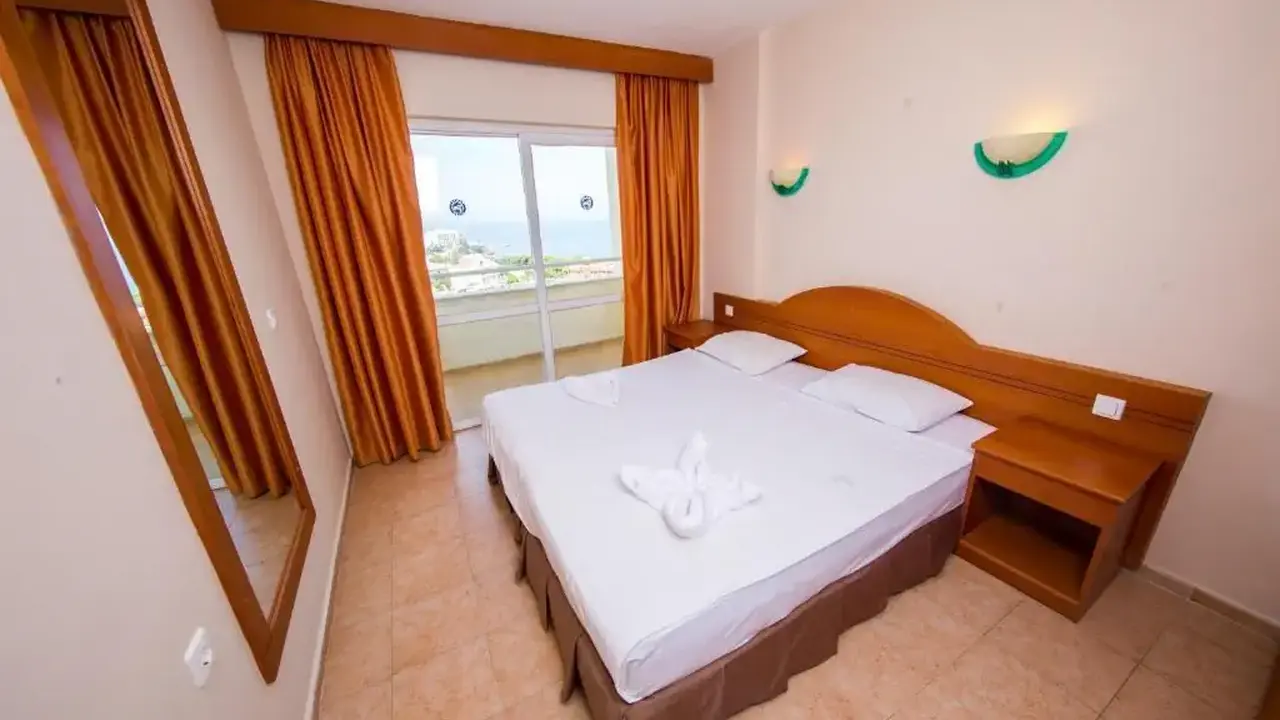 Tuntas Suites Altinkum