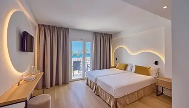 Universal Bikini (Cala Millor)