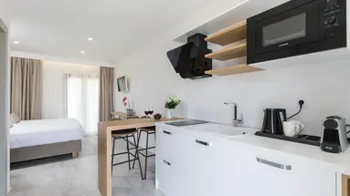 V Luxury Suites