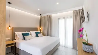 V Luxury Suites