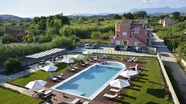 V Luxury Suites