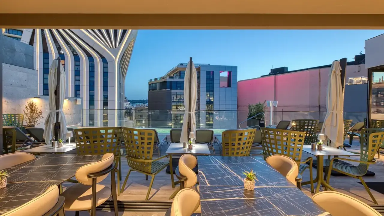 Vita Hotel & Rooftop