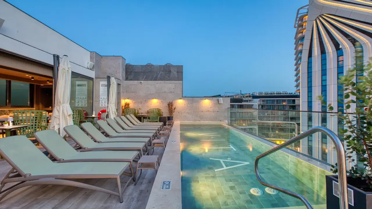 Vita Hotel & Rooftop