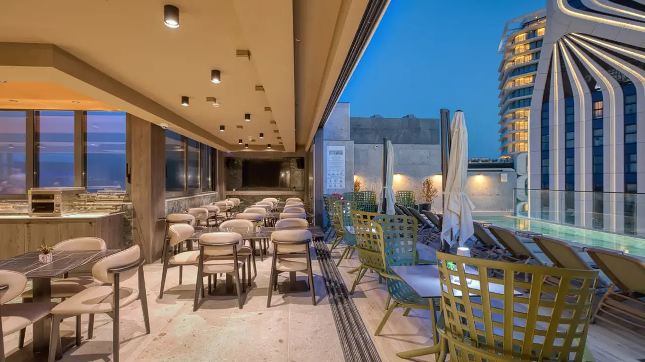 Vita Hotel & Rooftop