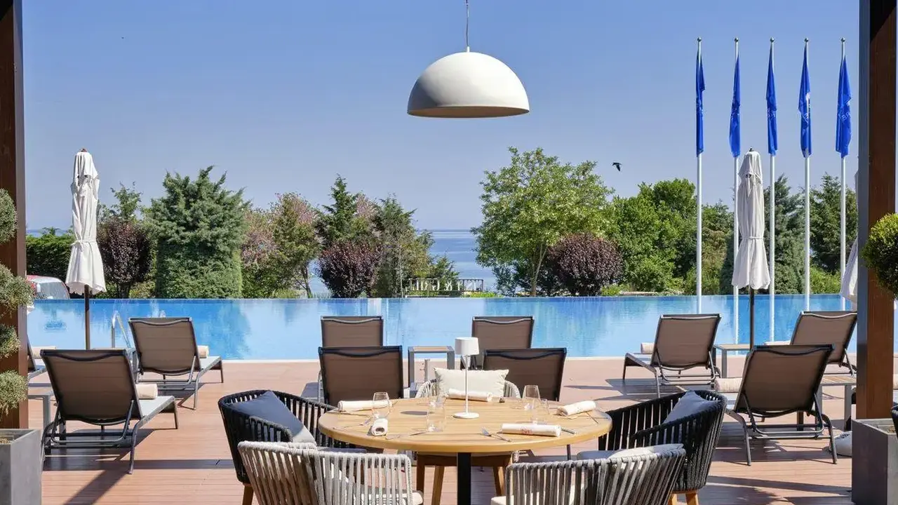 Viva Mare Beach