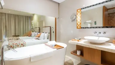 VOUK HOTEL & SUITES