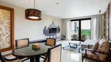 VOUK HOTEL & SUITES