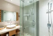 VOUK HOTEL & SUITES