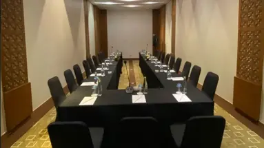 VOUK HOTEL & SUITES
