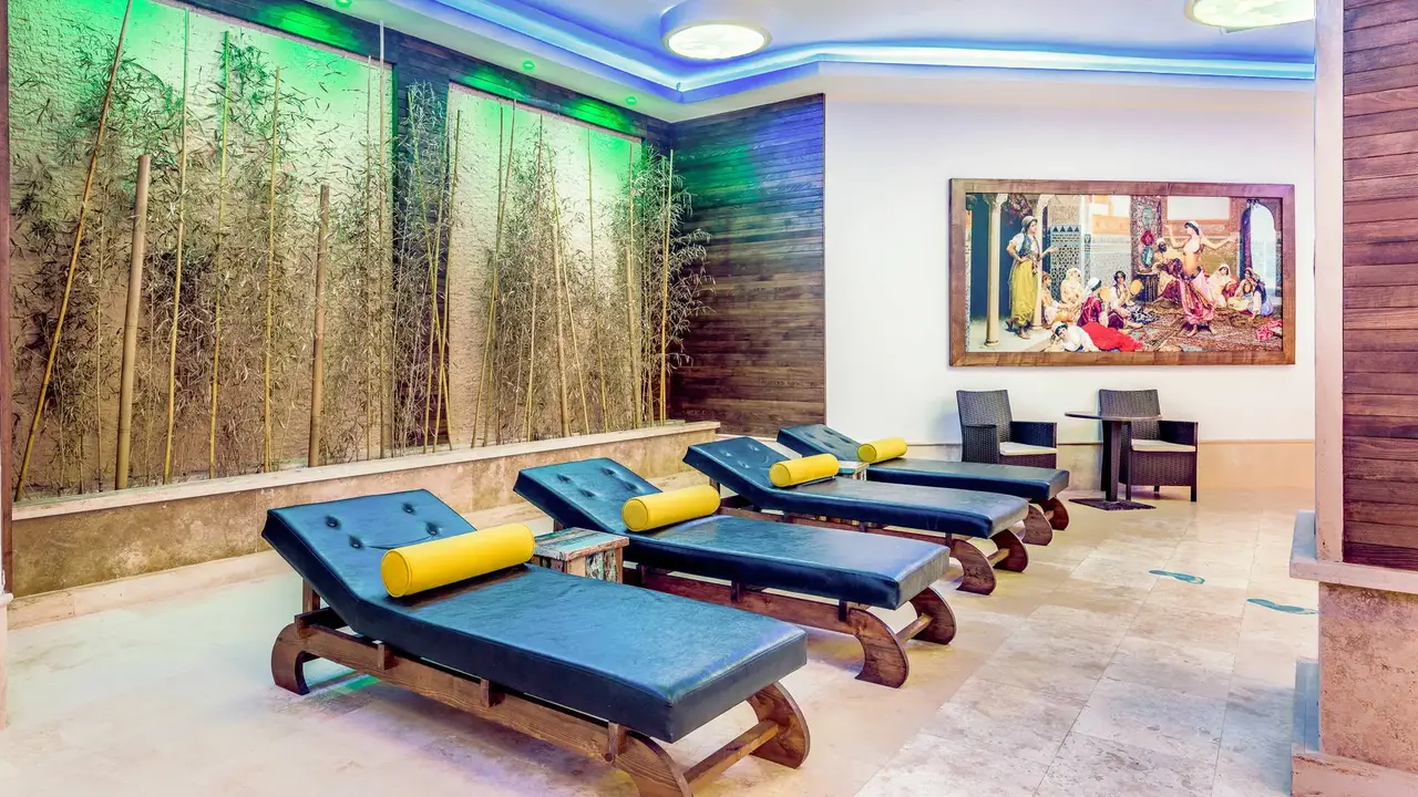Vuni Palace